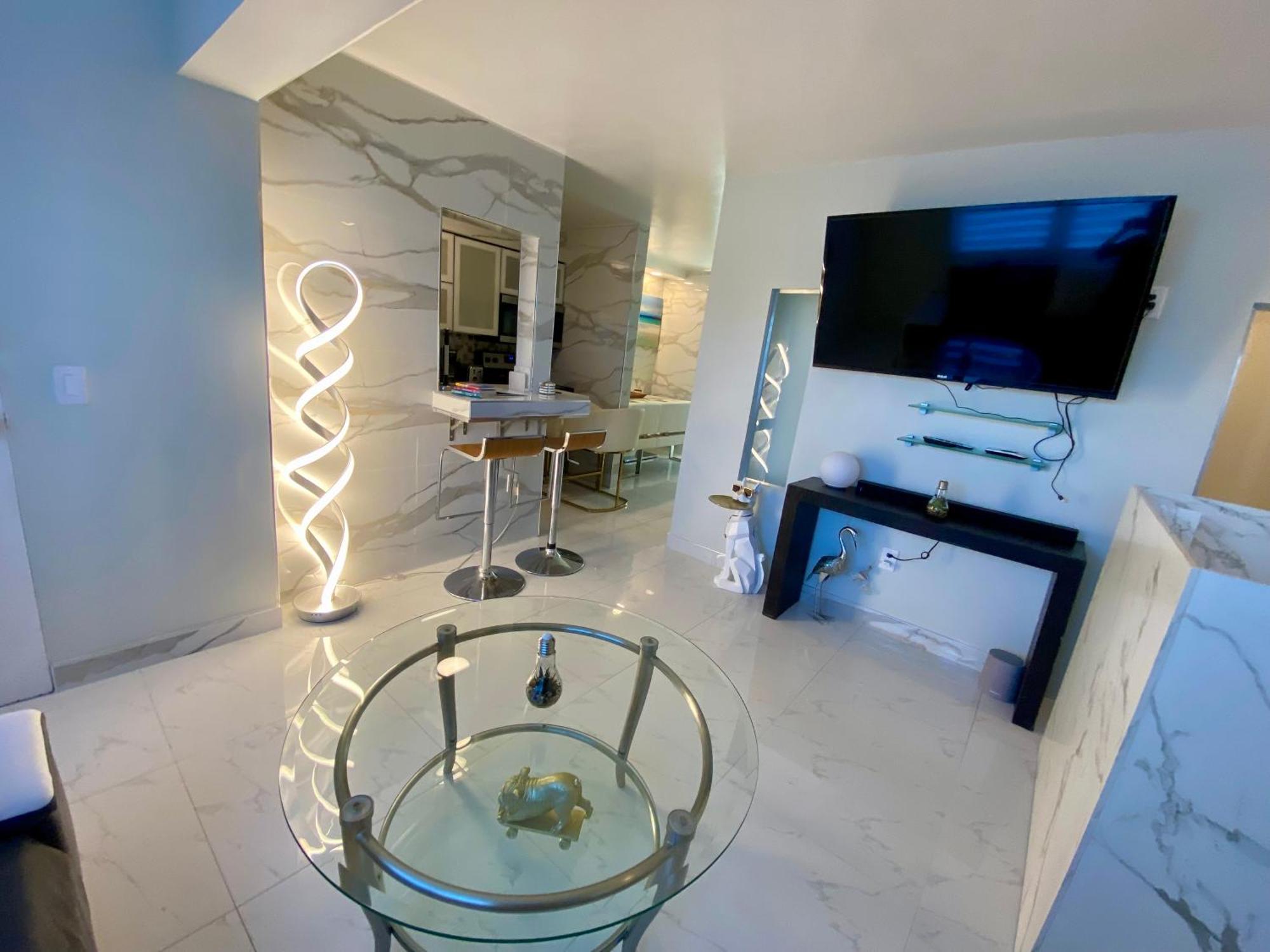 Apartamento Luxurious Remodeled Direct Waterfront With Miami Skyline View And Outdoor Terrace Free Parking 5min Drive To Miami